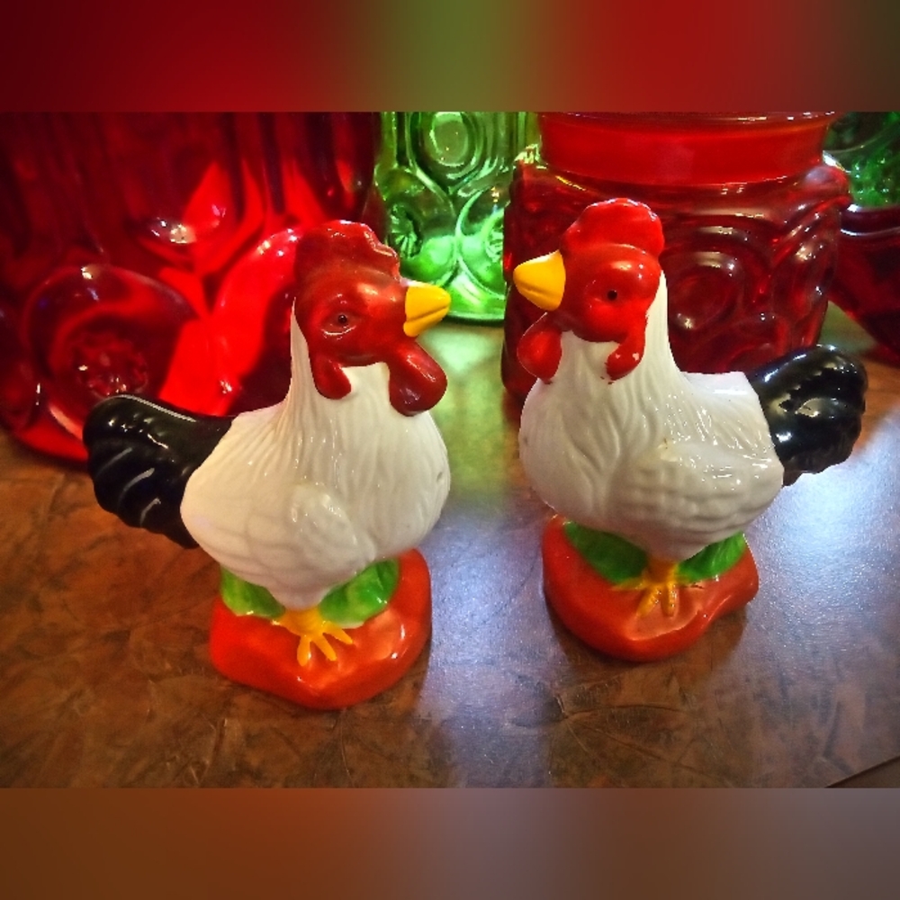 Vintage Ceramic Rooster/Chicken Salt & Pepper Shakers.